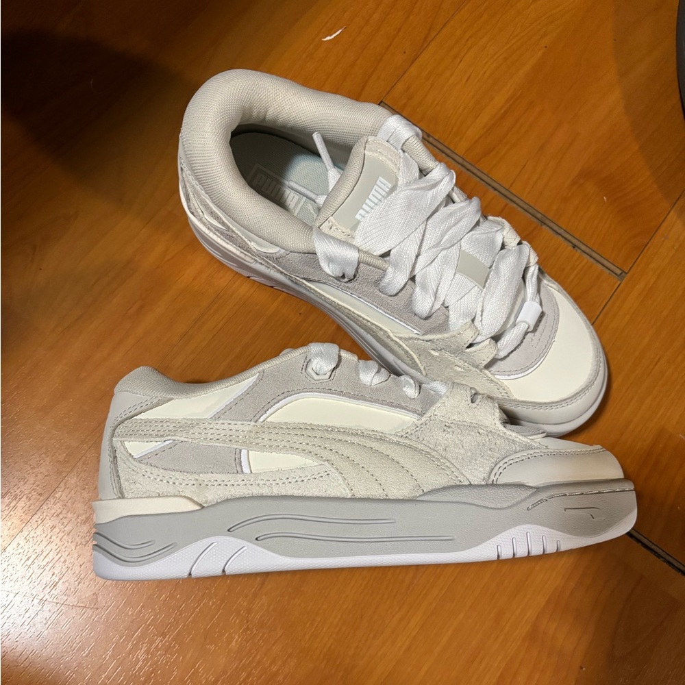 SALE❗️PUMA 180 REMIX LACE WOMEN SNEAKERS NWOB
w.white-w.white-sedate gray SIZE 8